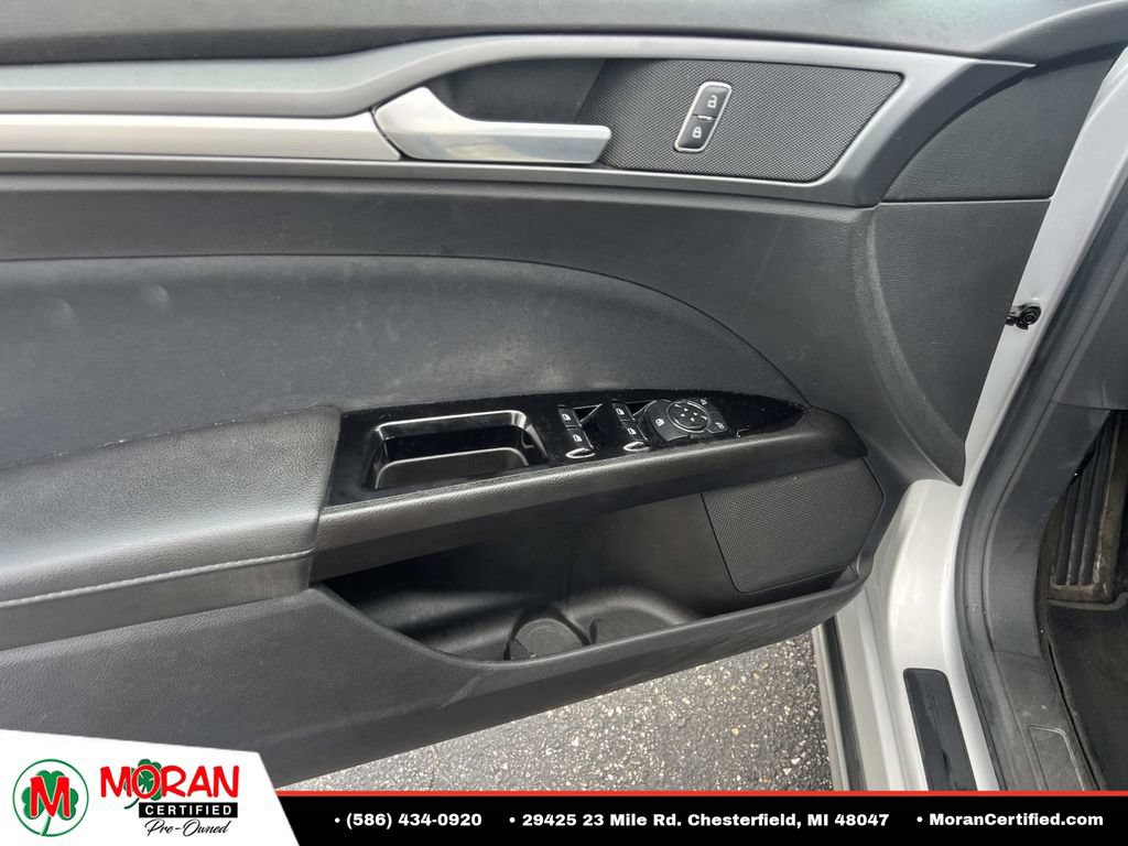 Used 2016 Ford Fusion SE FWD image 14