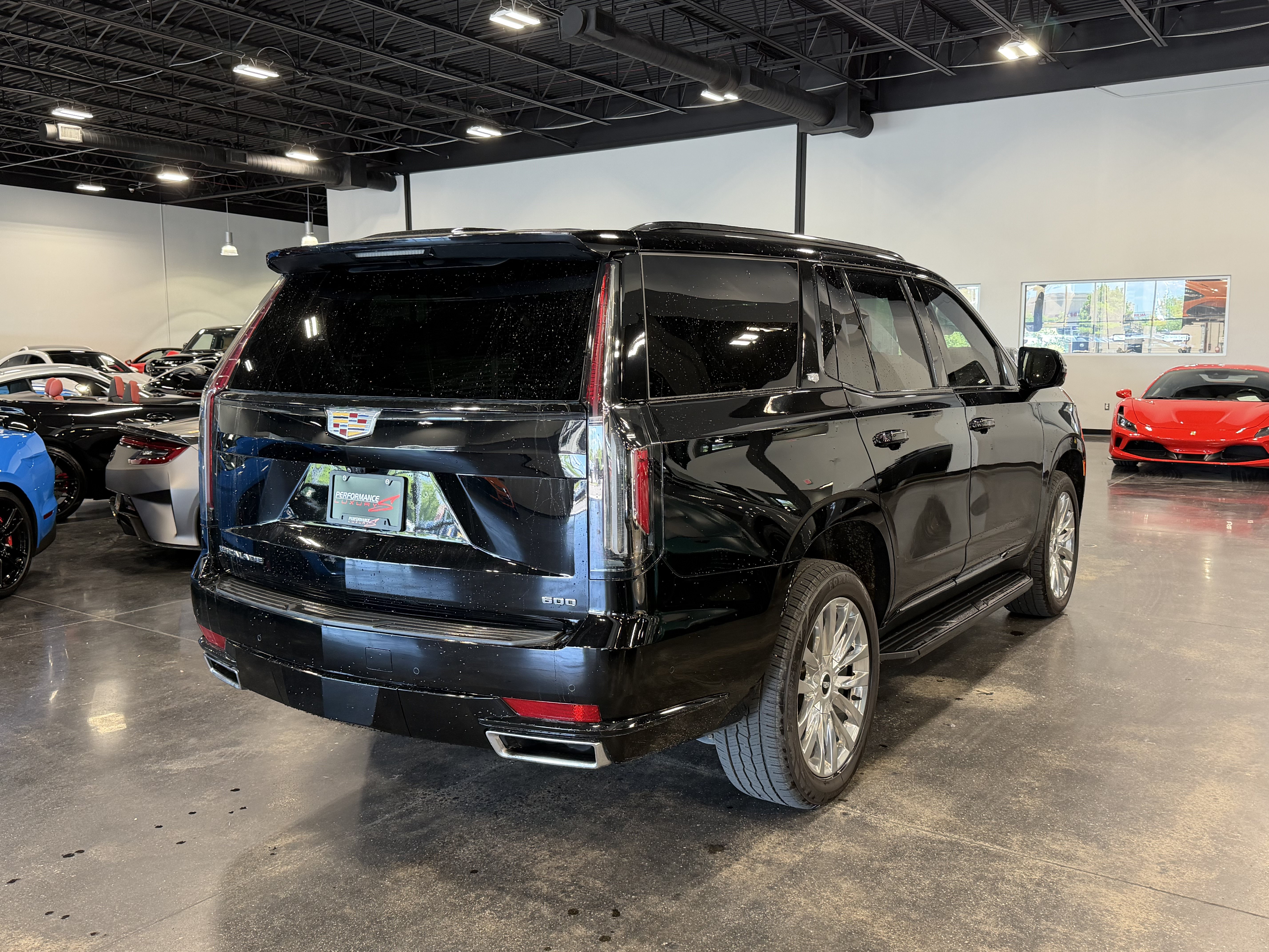 Used 2021 Cadillac Escalade Premium Luxury AWD/4WD image 2