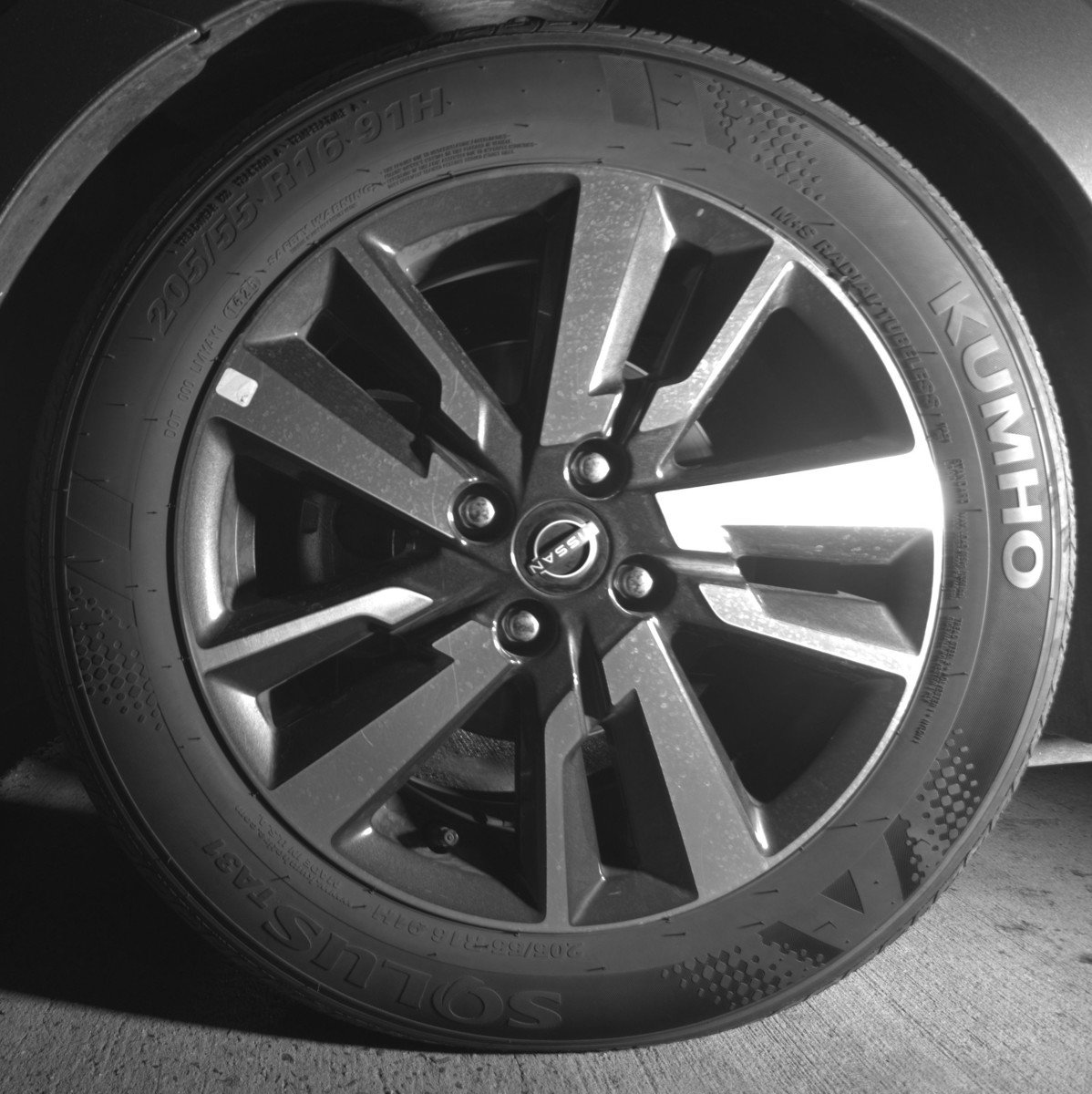 Used 2025 Nissan Versa SV image 12