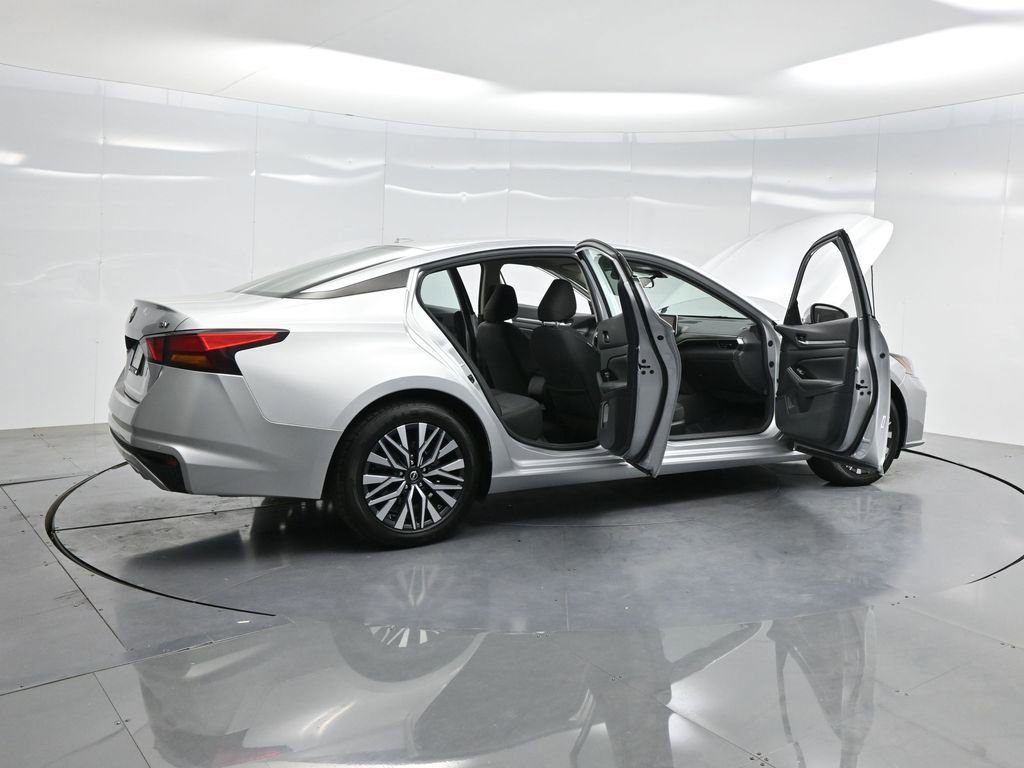 Used 2023 Nissan Altima 2.5 SV image 4