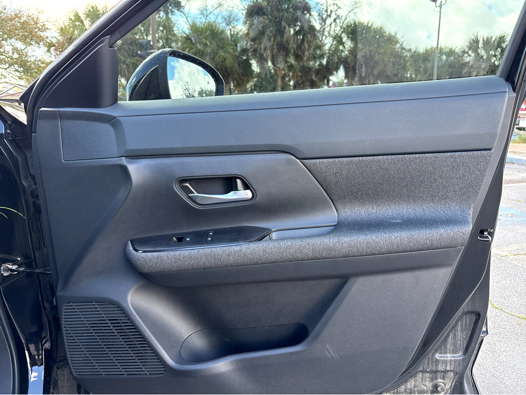 Used 2025 Nissan Kicks SV FWD image 10