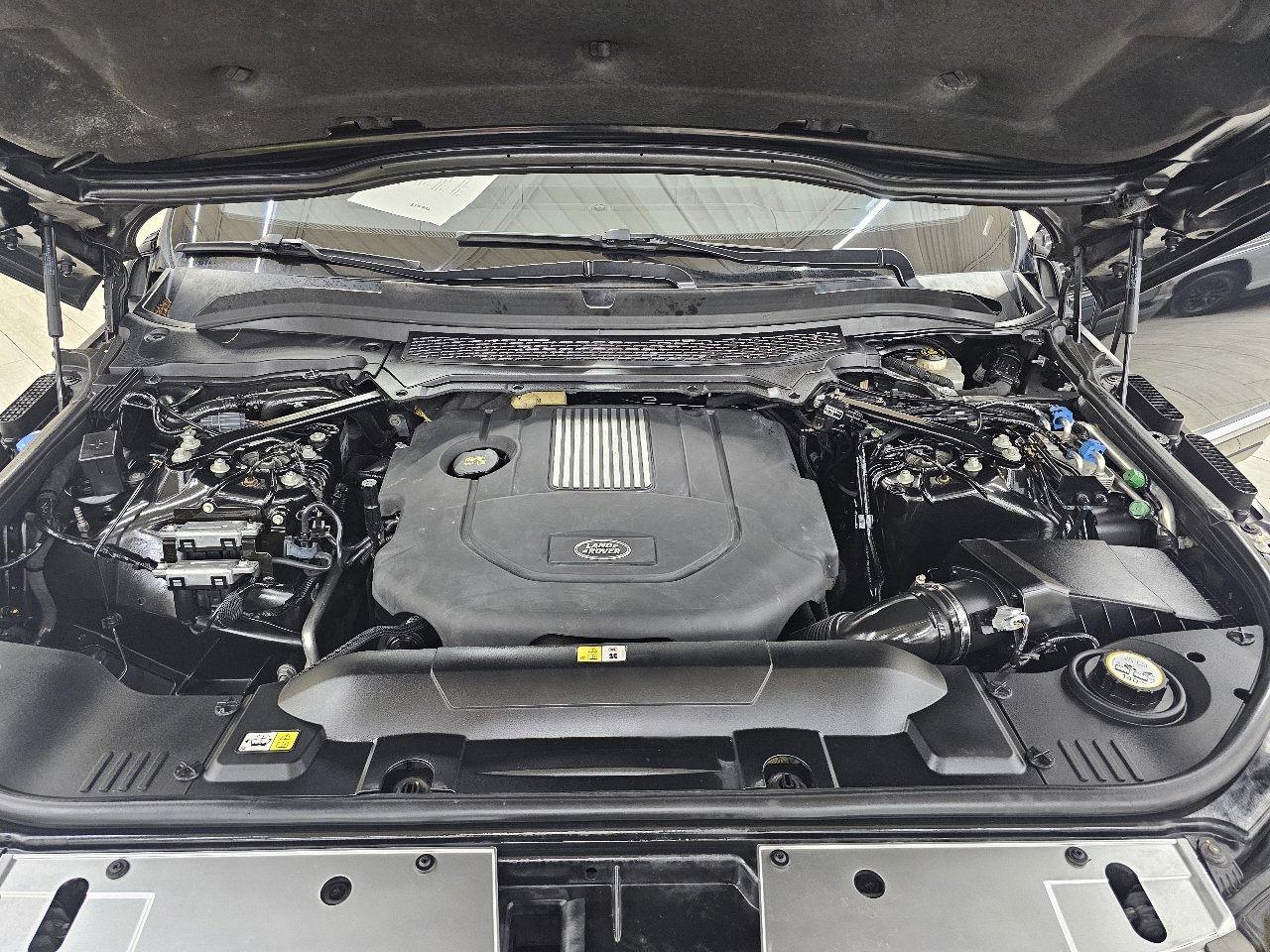 Used 2016 Land Rover Range Rover HSE image 44