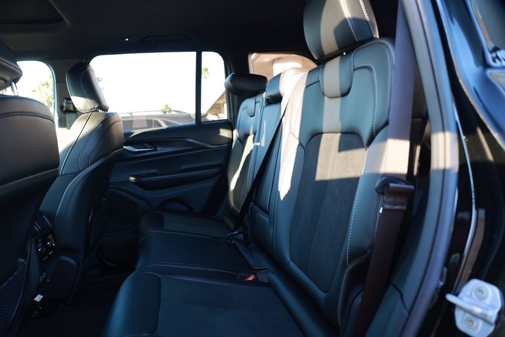 New 2025 Jeep Grand Cherokee Altitude AWD/4WD image 27