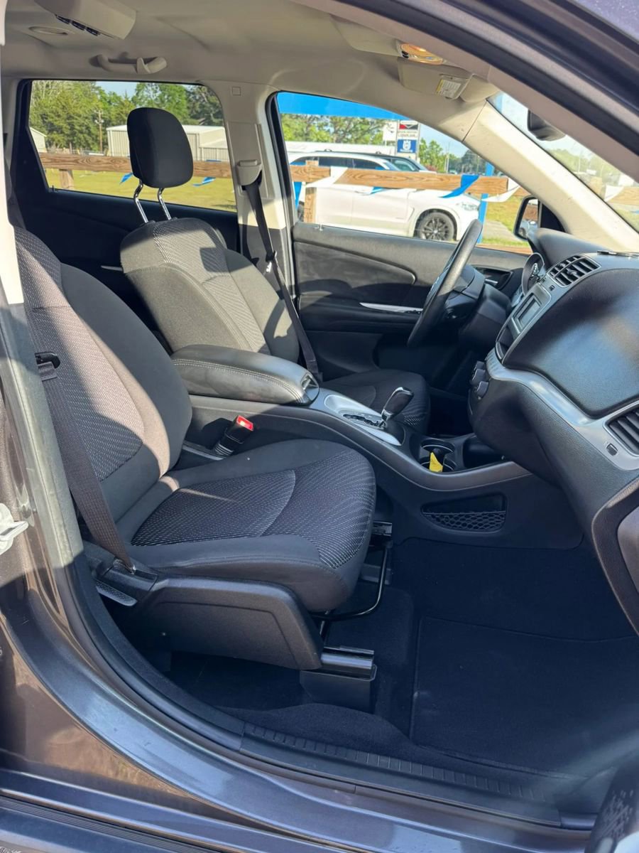 Used 2019 Dodge Journey SE FWD image 11