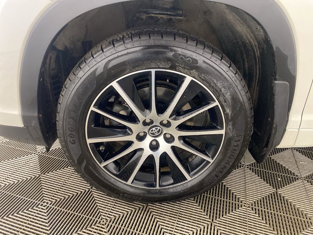 Used 2018 Toyota Highlander SE AWD/4WD image 11