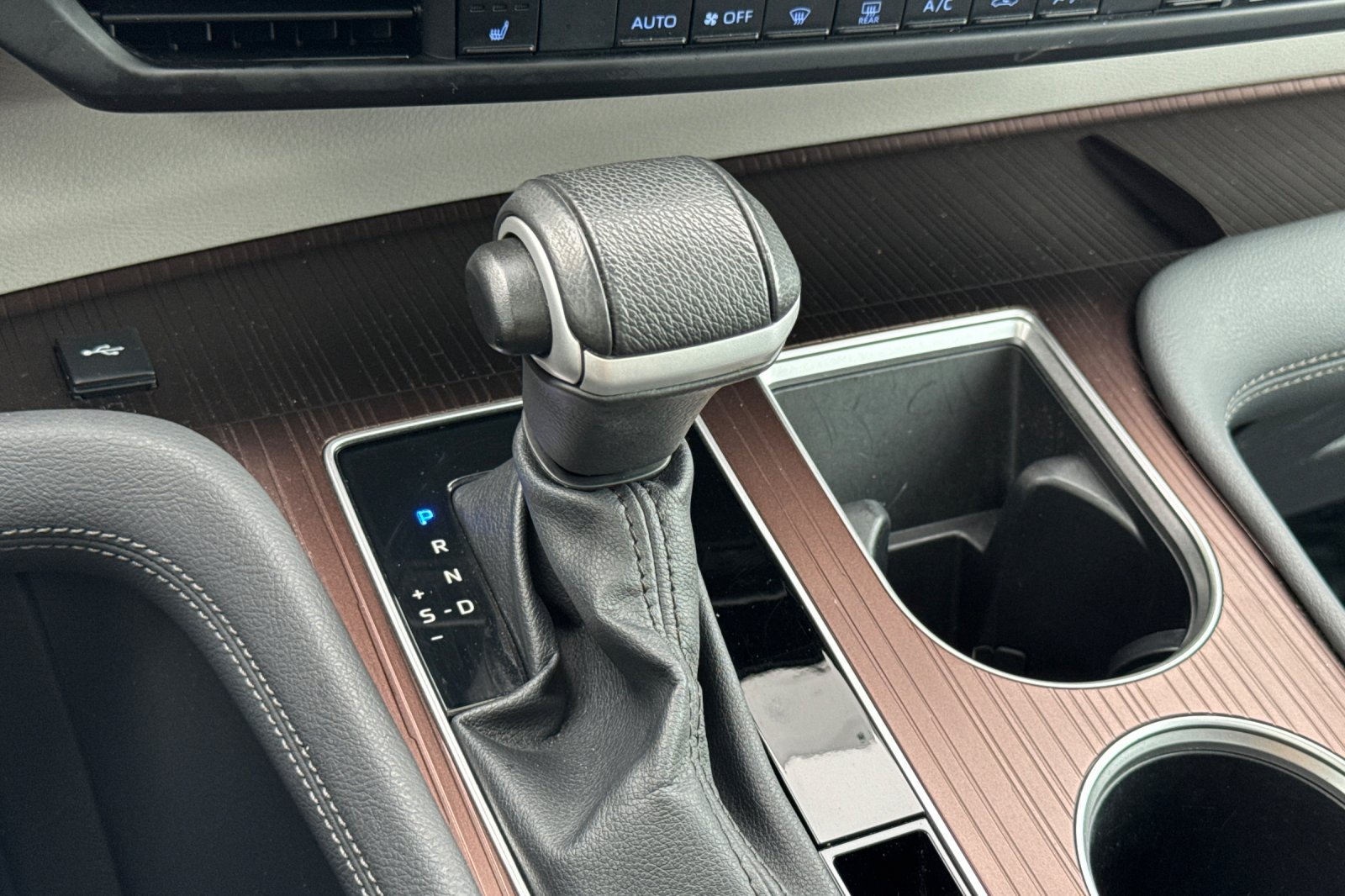 Certified 2024 Toyota Sienna XLE FWD image 26