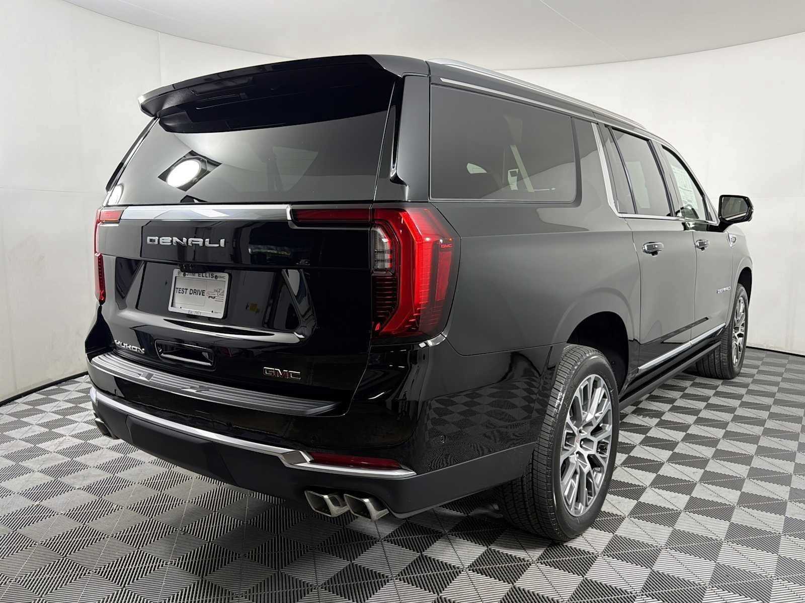 New 2026 GMC Yukon XL Denali w/ Denali Reserve Package AWD/4WD image 6