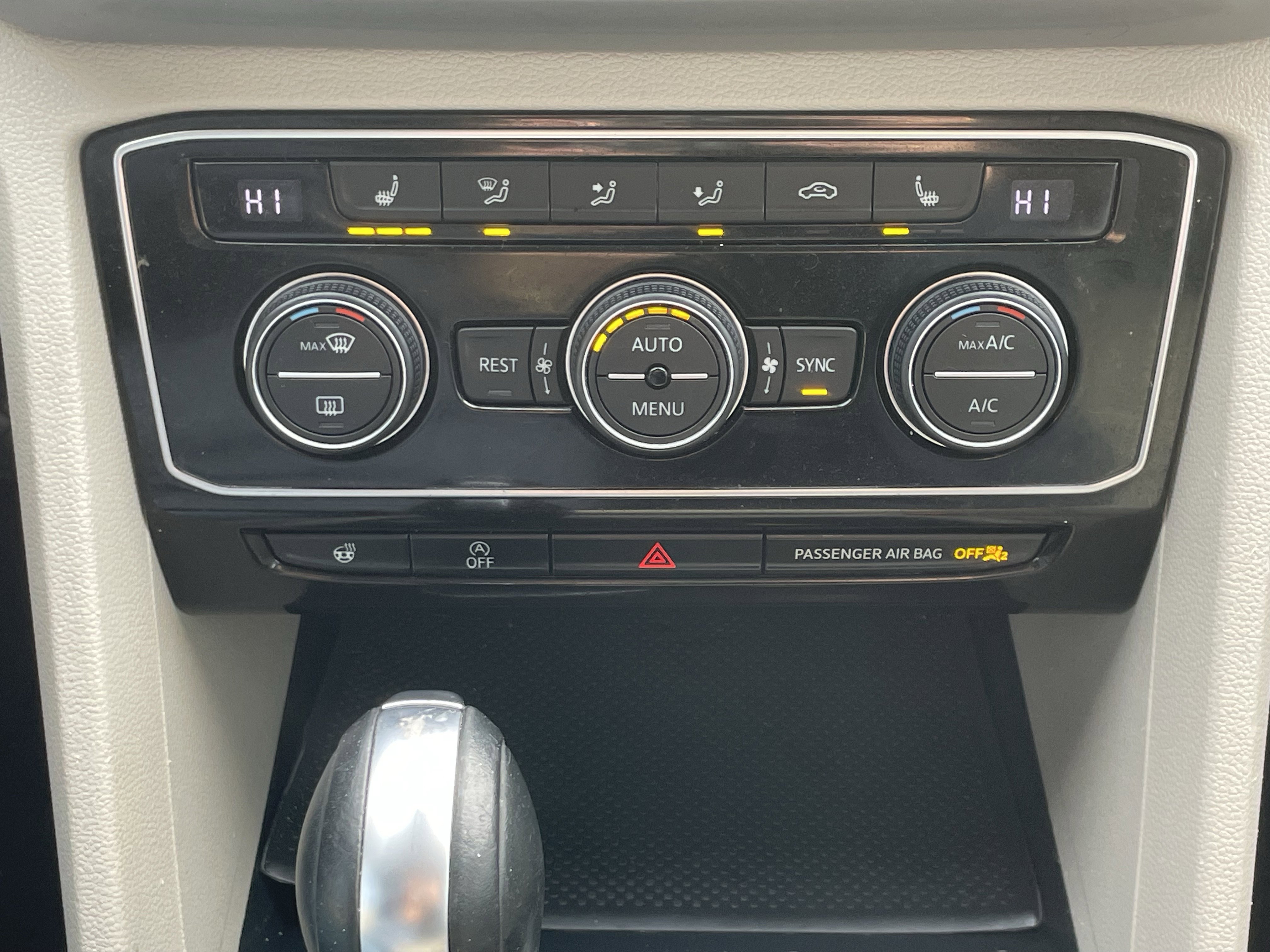 Used 2019 Volkswagen Atlas SEL image 28