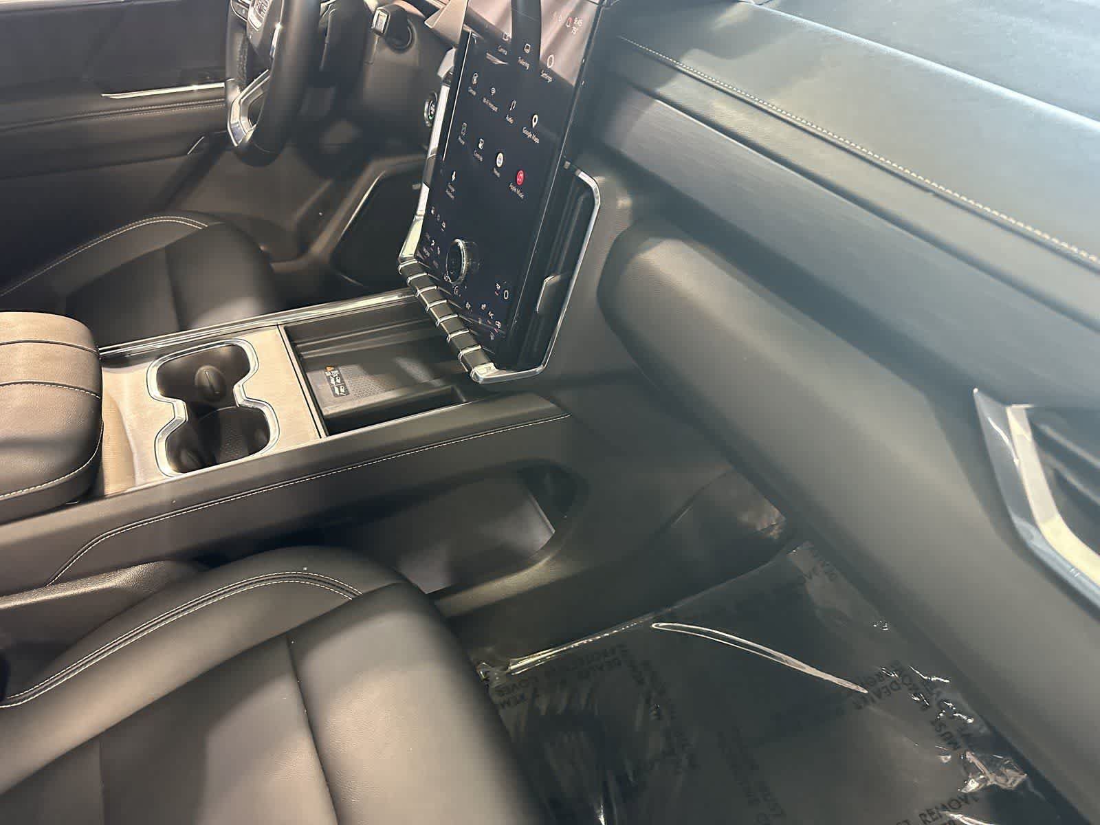 Used 2026 GMC Acadia Elevation w/ Elevation Premium Package AWD/4WD image 16