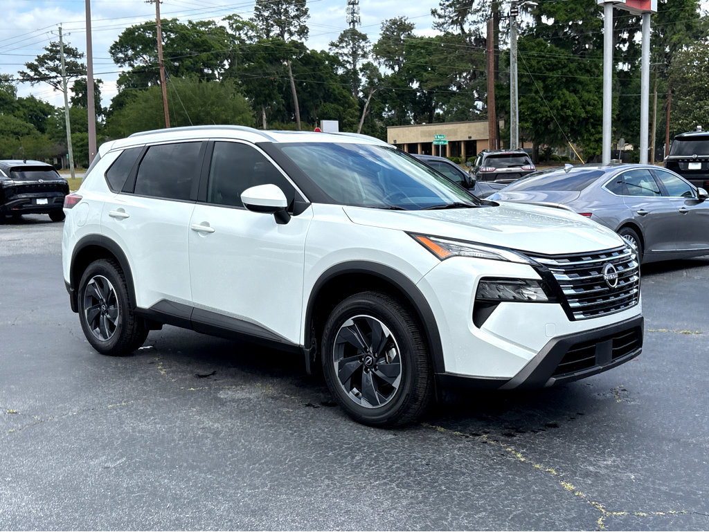 Used 2024 Nissan Rogue SV w/ SV Premium Package FWD image 1