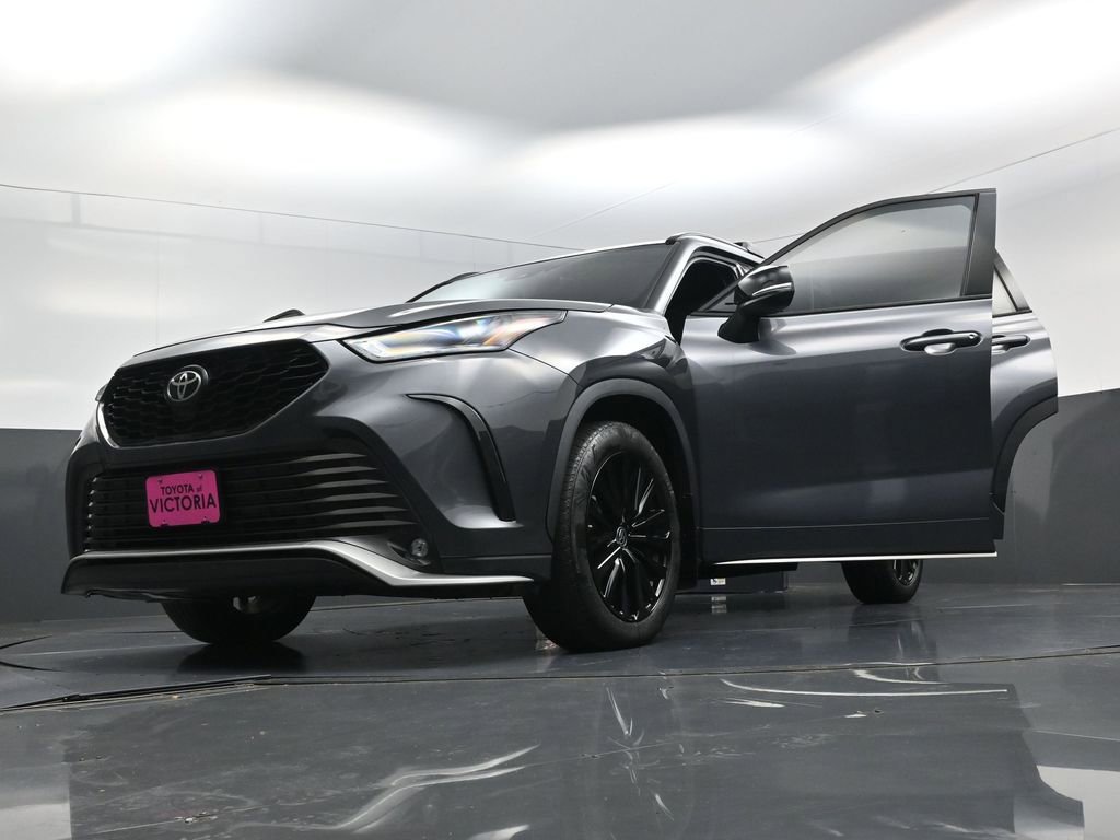 Used 2024 Toyota Highlander XSE FWD image 32