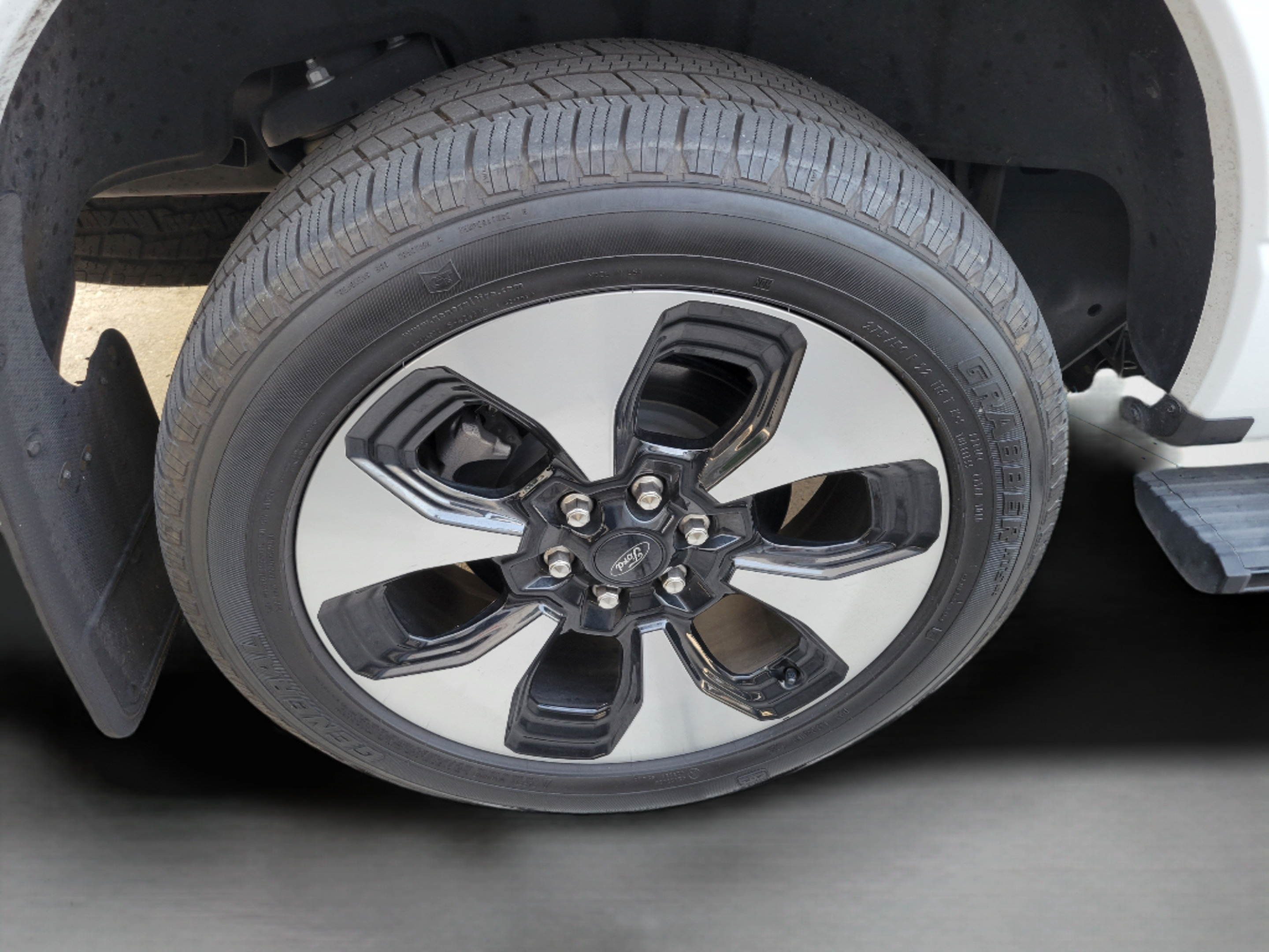 Used 2023 Ford F150 Lightning Platinum AWD/4WD image 27