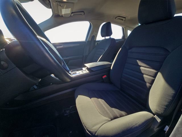 Used 2020 Ford Fusion SE image 9