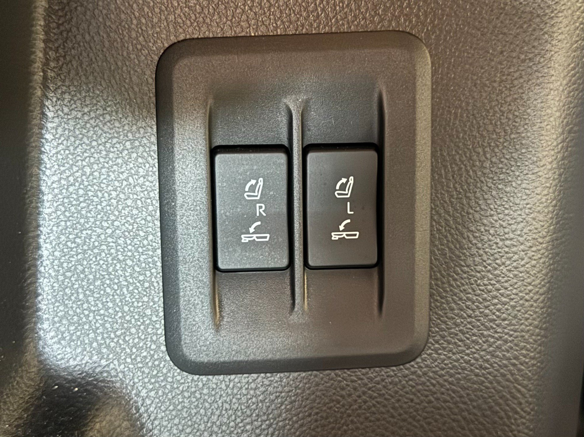 Used 2025 Lexus GX 550 w/ Cold Area Package AWD/4WD image 44