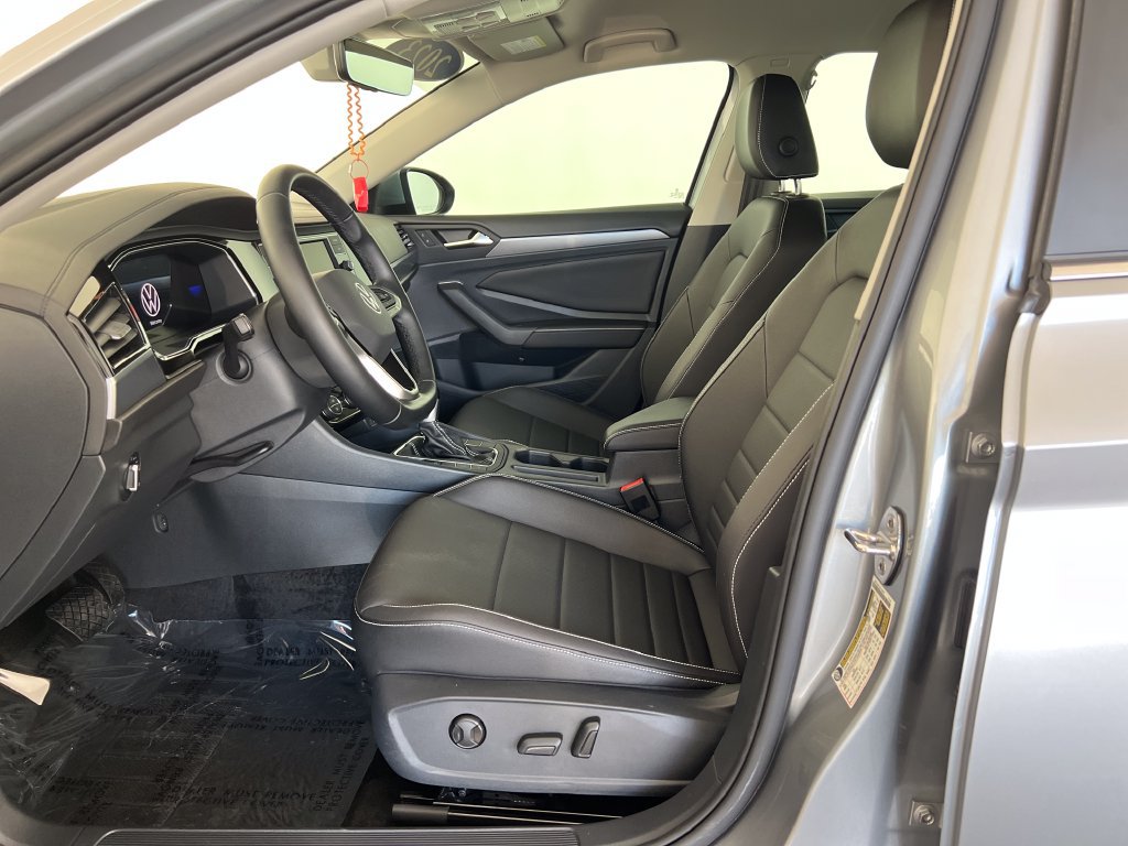 Used 2023 Volkswagen Jetta SE FWD image 11