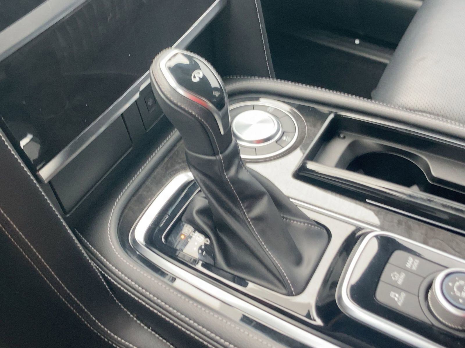 Used 2023 INFINITI QX80 Sensory w/ All-Season Package image 15