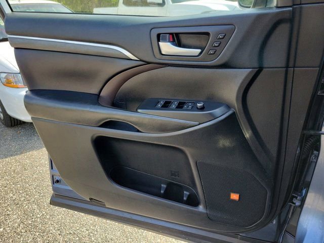 Used 2018 Toyota Highlander Limited image 35