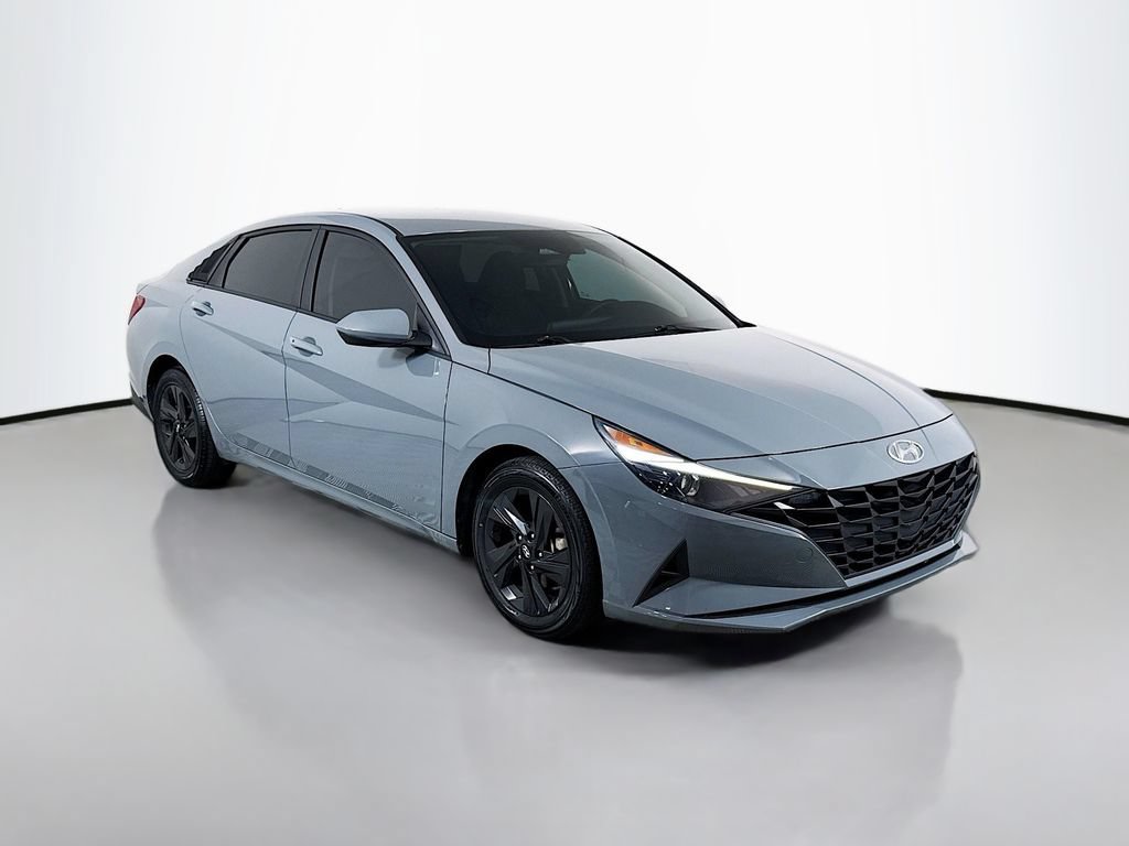 Used 2022 Hyundai Elantra SEL FWD image 3