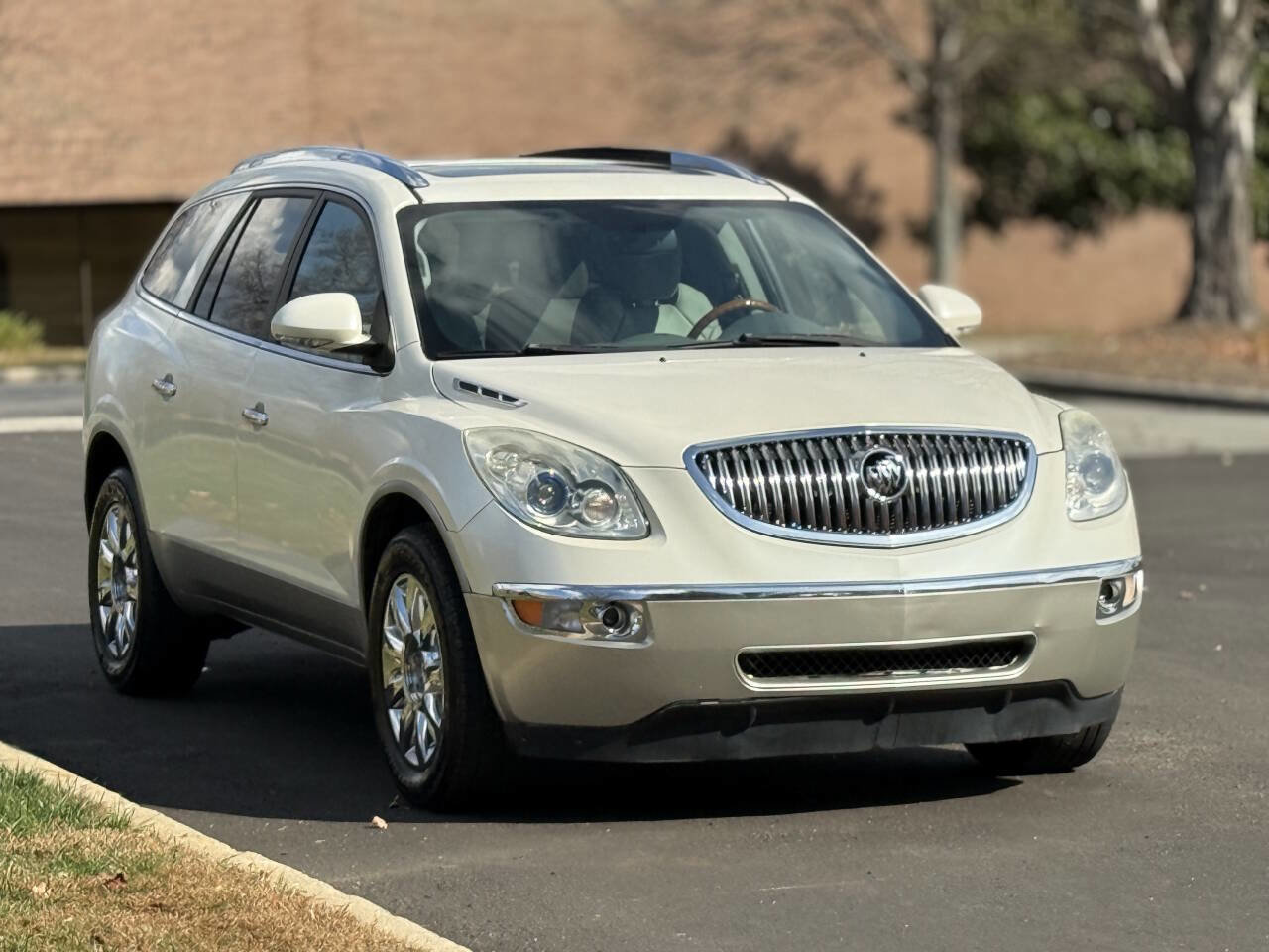 Used 2011 Buick Enclave CXL image 3