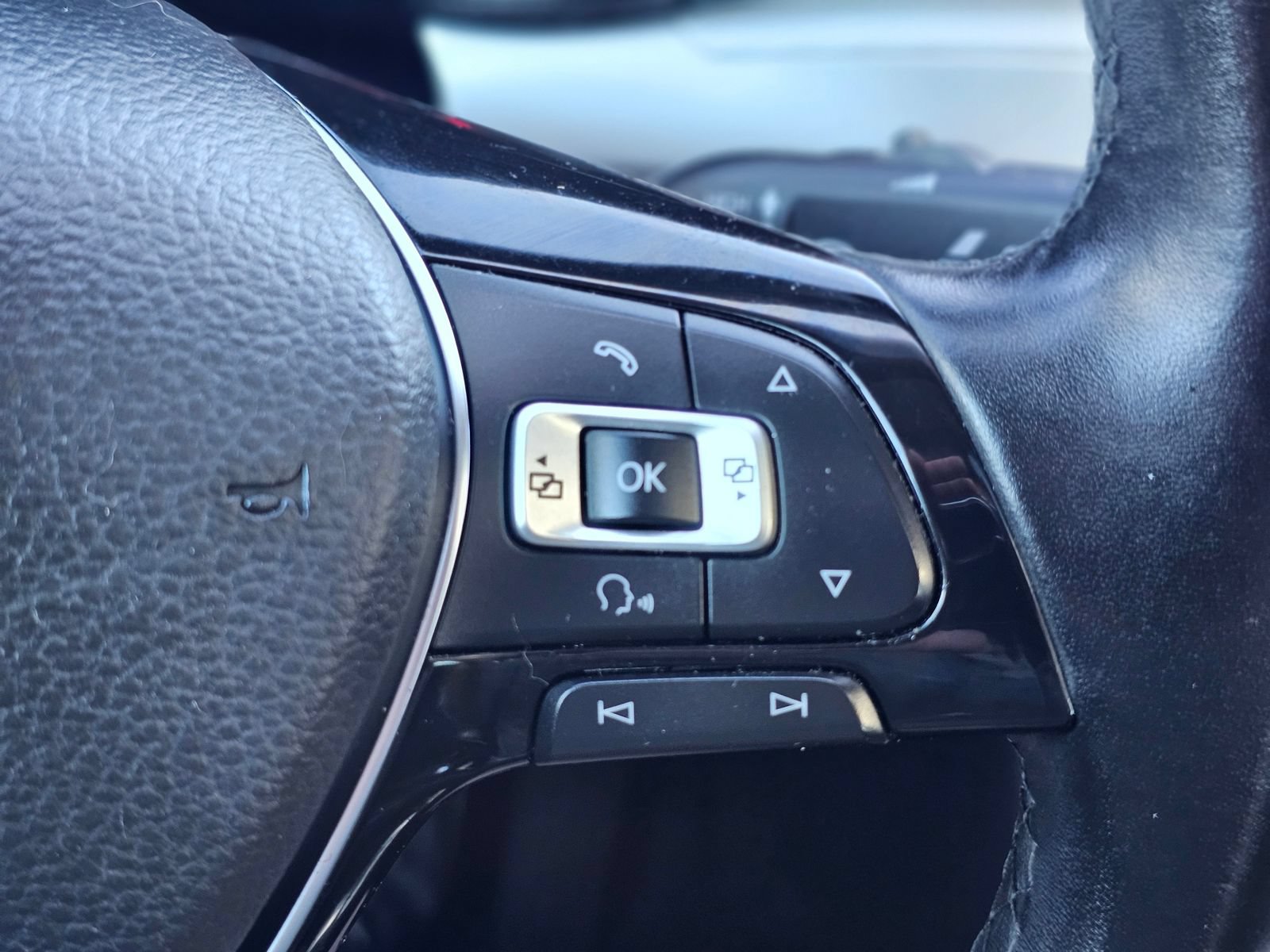 Used 2019 Volkswagen Passat 2.0T Wolfsburg w/ Wheels & Sunroof Package FWD image 16