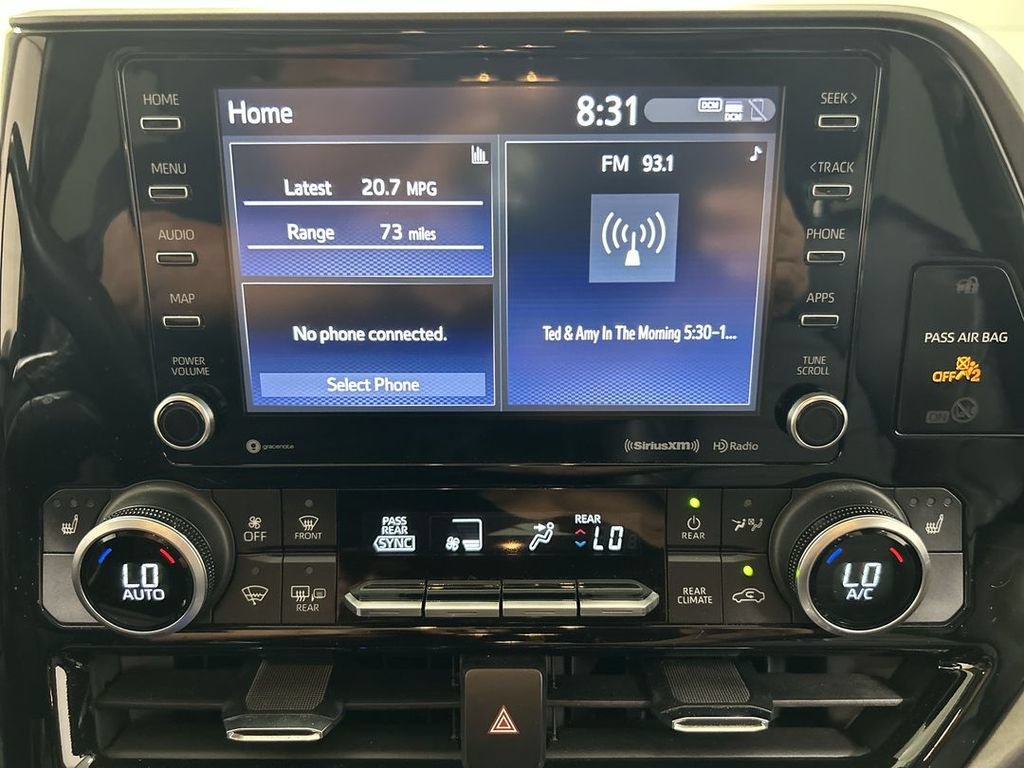 Used 2022 Toyota Highlander XLE AWD/4WD image 14