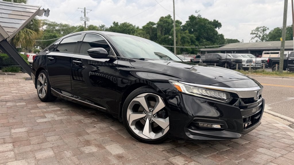 Used 2018 Honda Accord Touring image 3