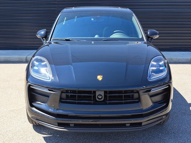 Used 2025 Porsche Macan AWD/4WD image 10