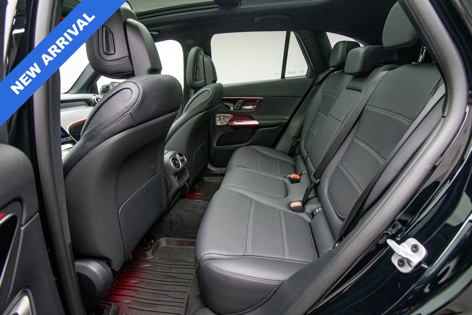 Used 2025 Mercedes-Benz GLC 300 4MATIC image 26