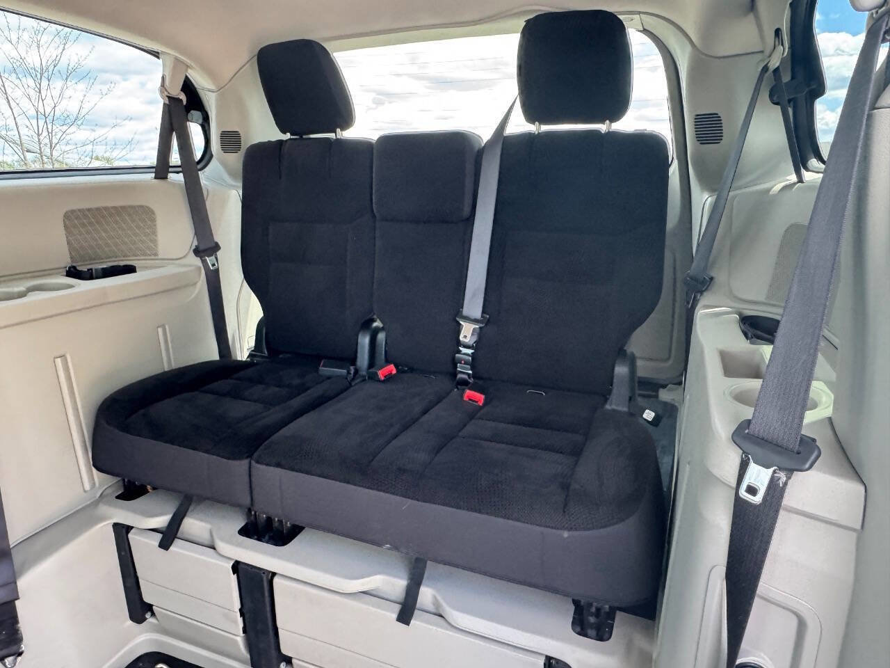 Used 2018 Dodge Grand Caravan SE FWD image 13