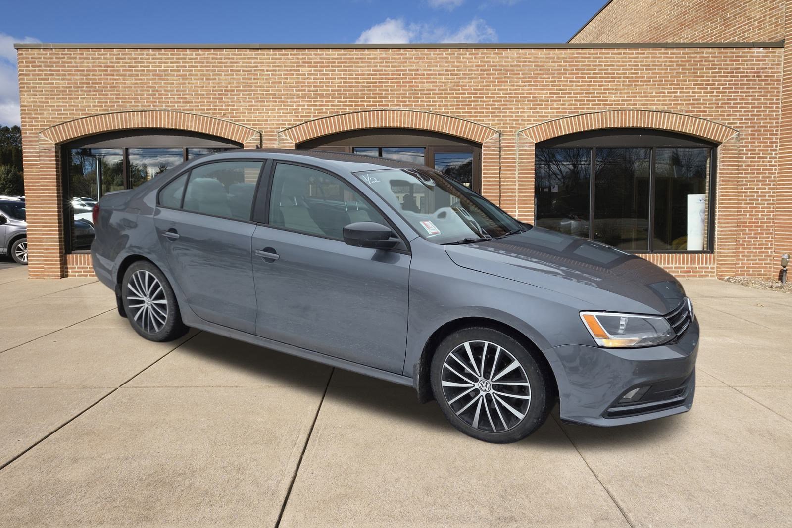 Used 2015 Volkswagen Jetta Sport image 1