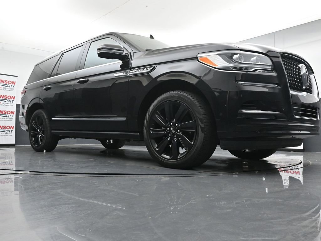 Used 2022 Lincoln Navigator Reserve AWD/4WD image 18