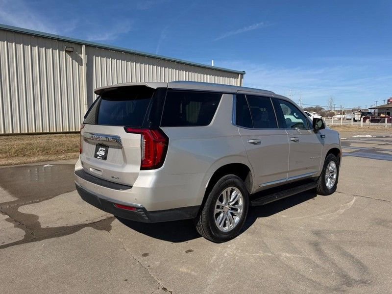 Used 2023 GMC Yukon SLT w/ SLT Premium Package image 3