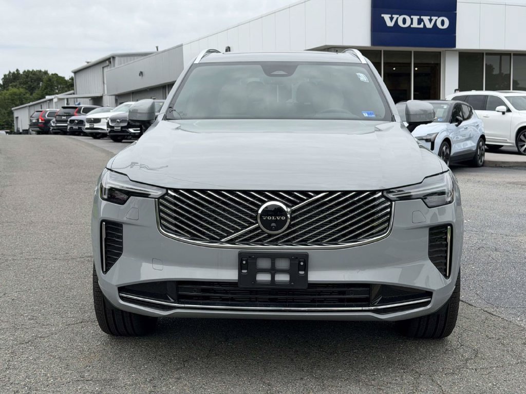 New 2026 Volvo XC90 B5 Plus w/ Protection Package Premier AWD/4WD image 23