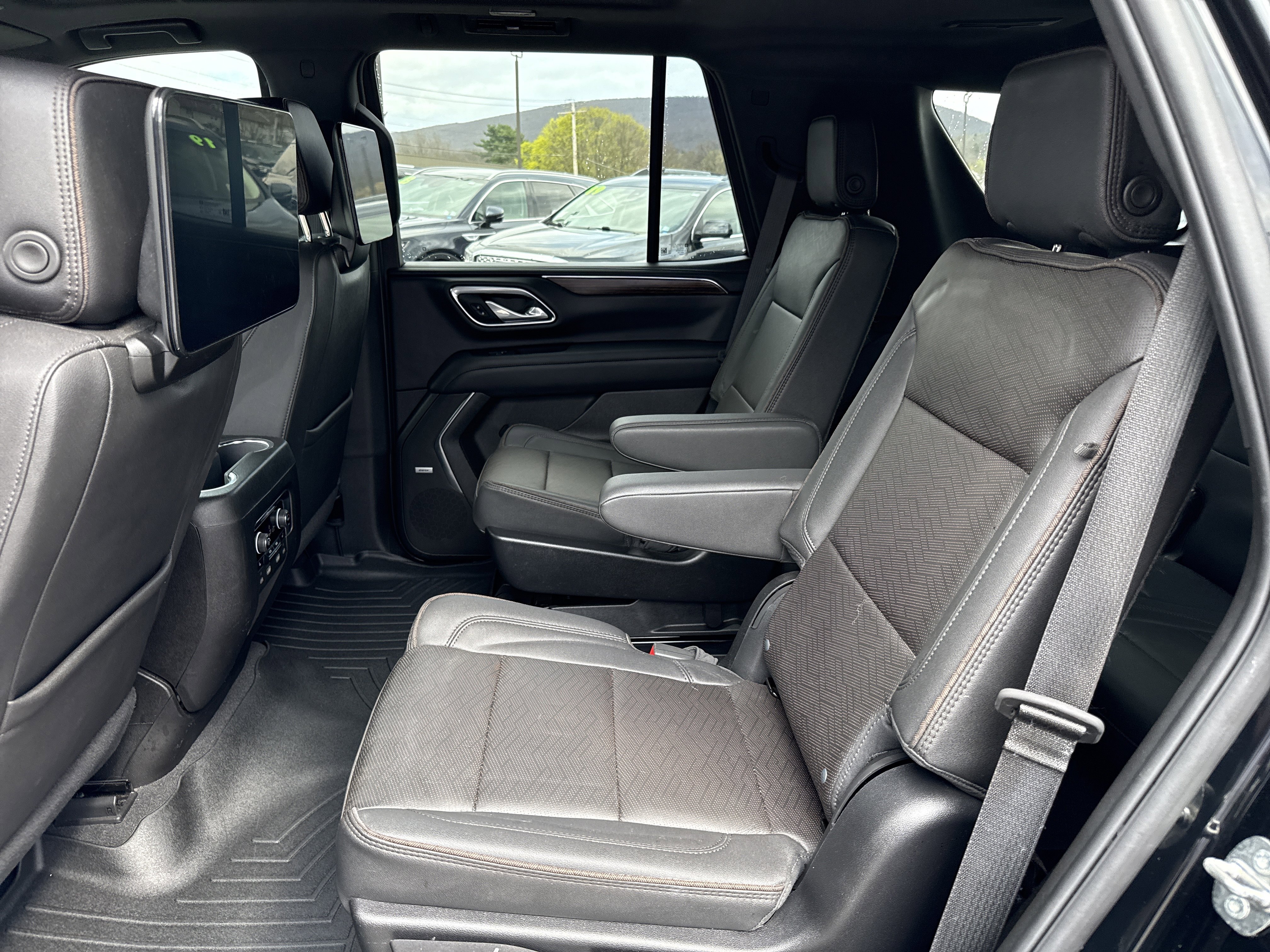 Used 2023 Chevrolet Tahoe High Country AWD/4WD image 13