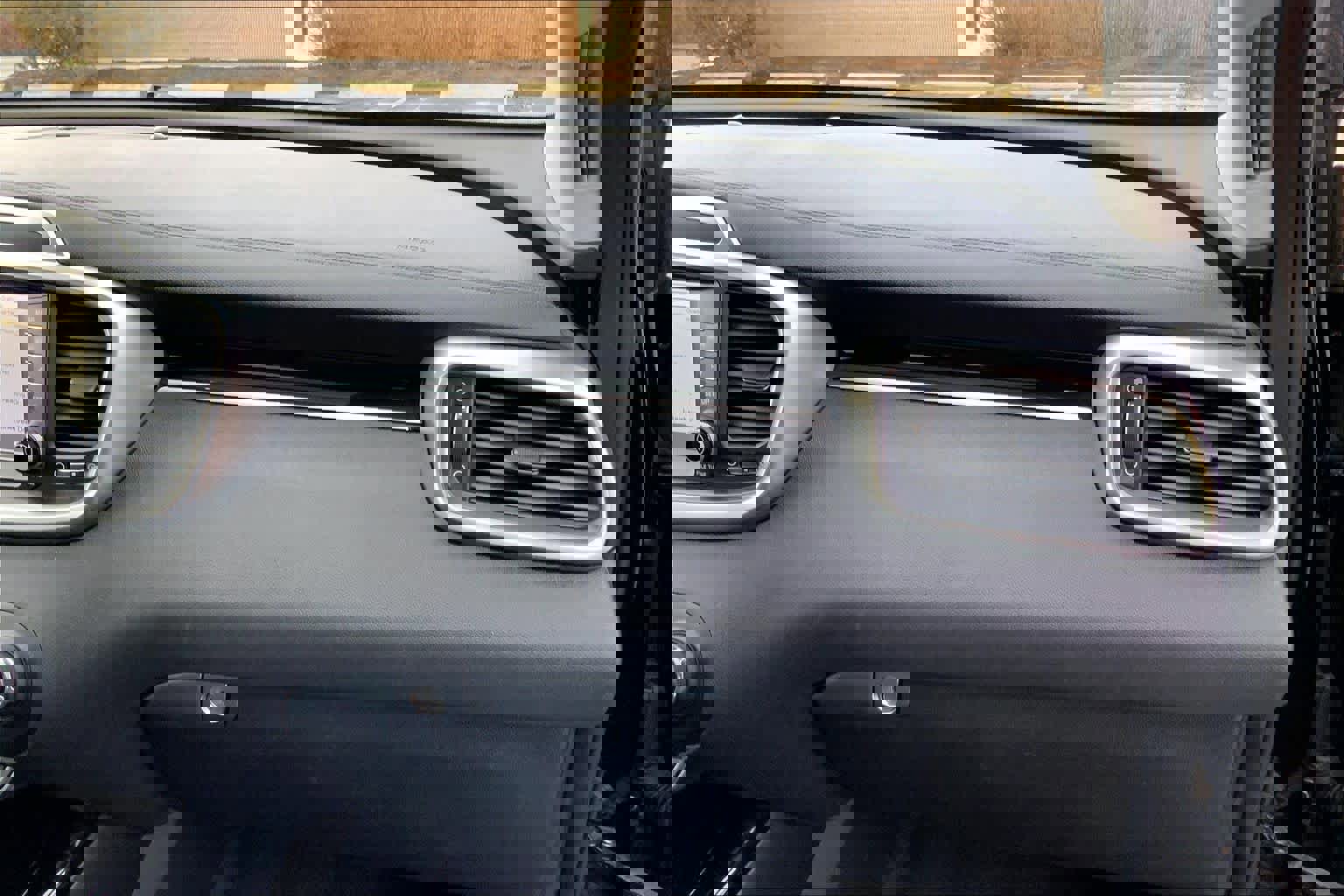 Used 2019 Kia Sorento SX image 19