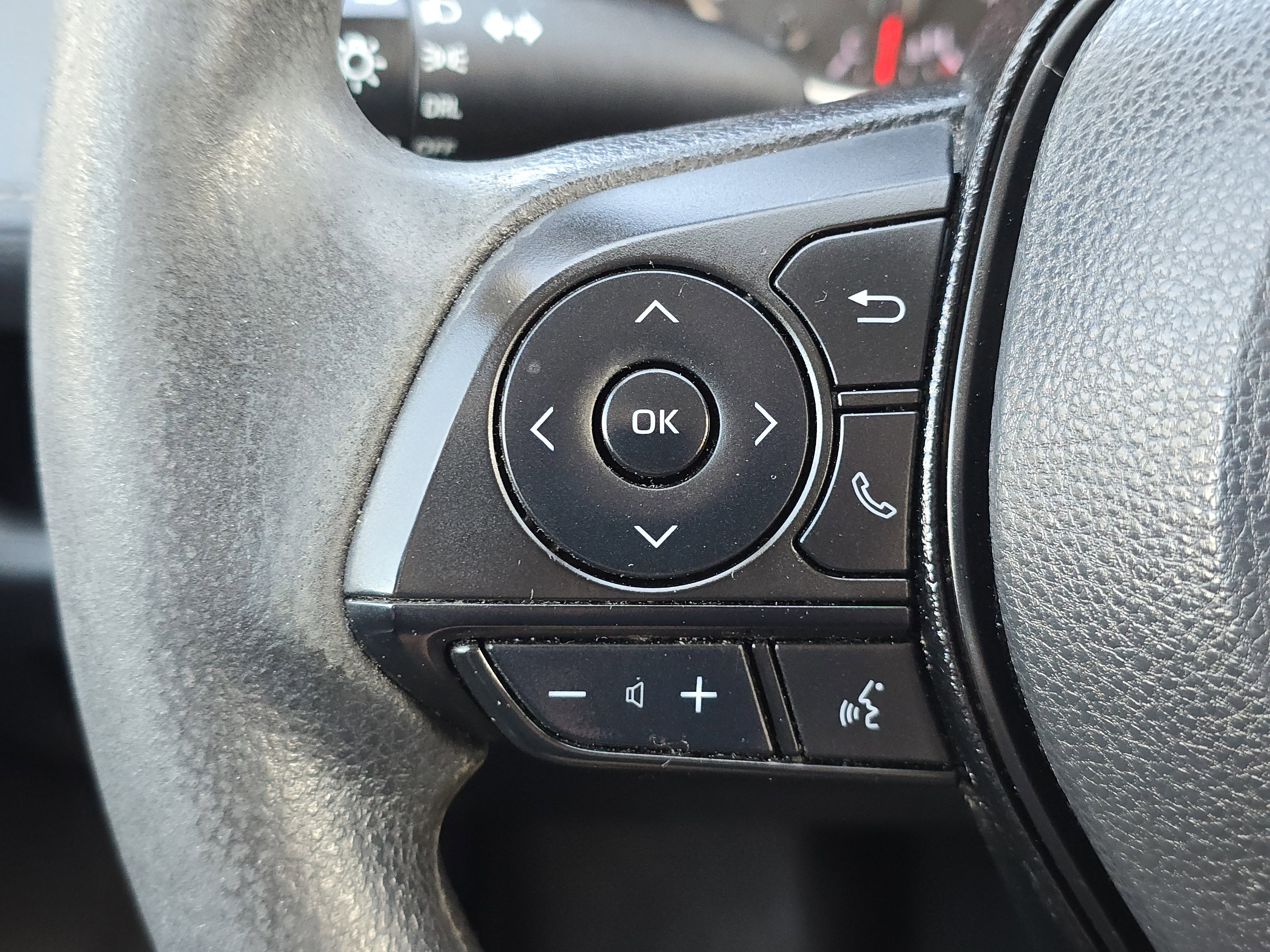 Used 2021 Toyota RAV4 LE image 14