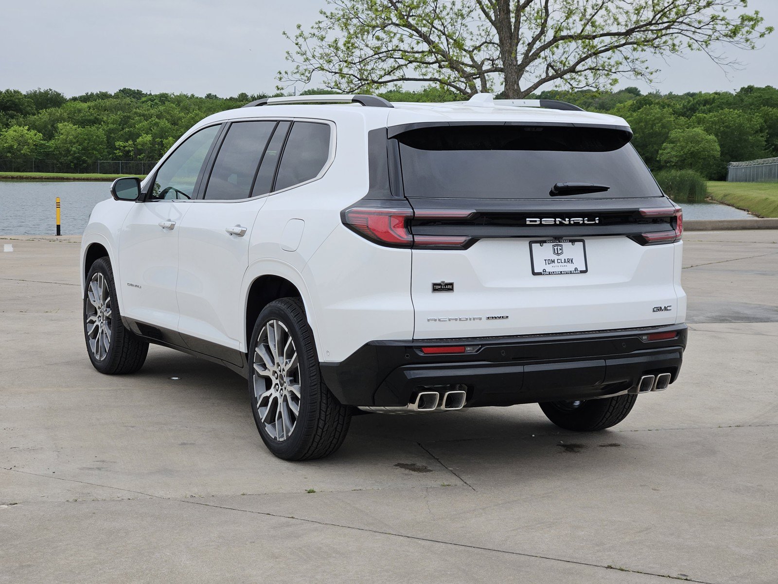 New 2026 GMC Acadia Denali Ultimate AWD/4WD image 4