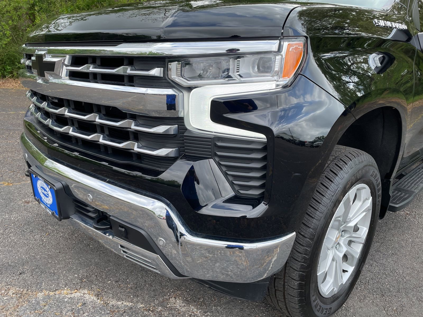 Used 2023 Chevrolet Silverado 1500 LTZ w/ LTZ Convenience Package II image 9