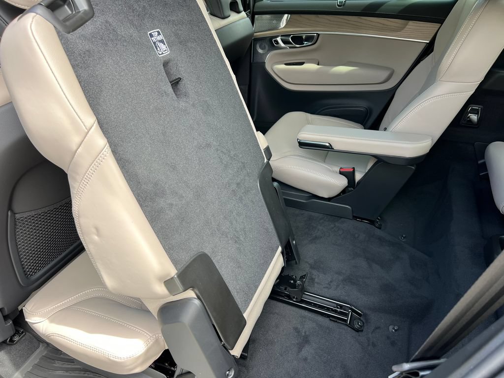 New 2026 Volvo XC90 T8 Ultra w/ Protection Package Premier AWD/4WD image 8