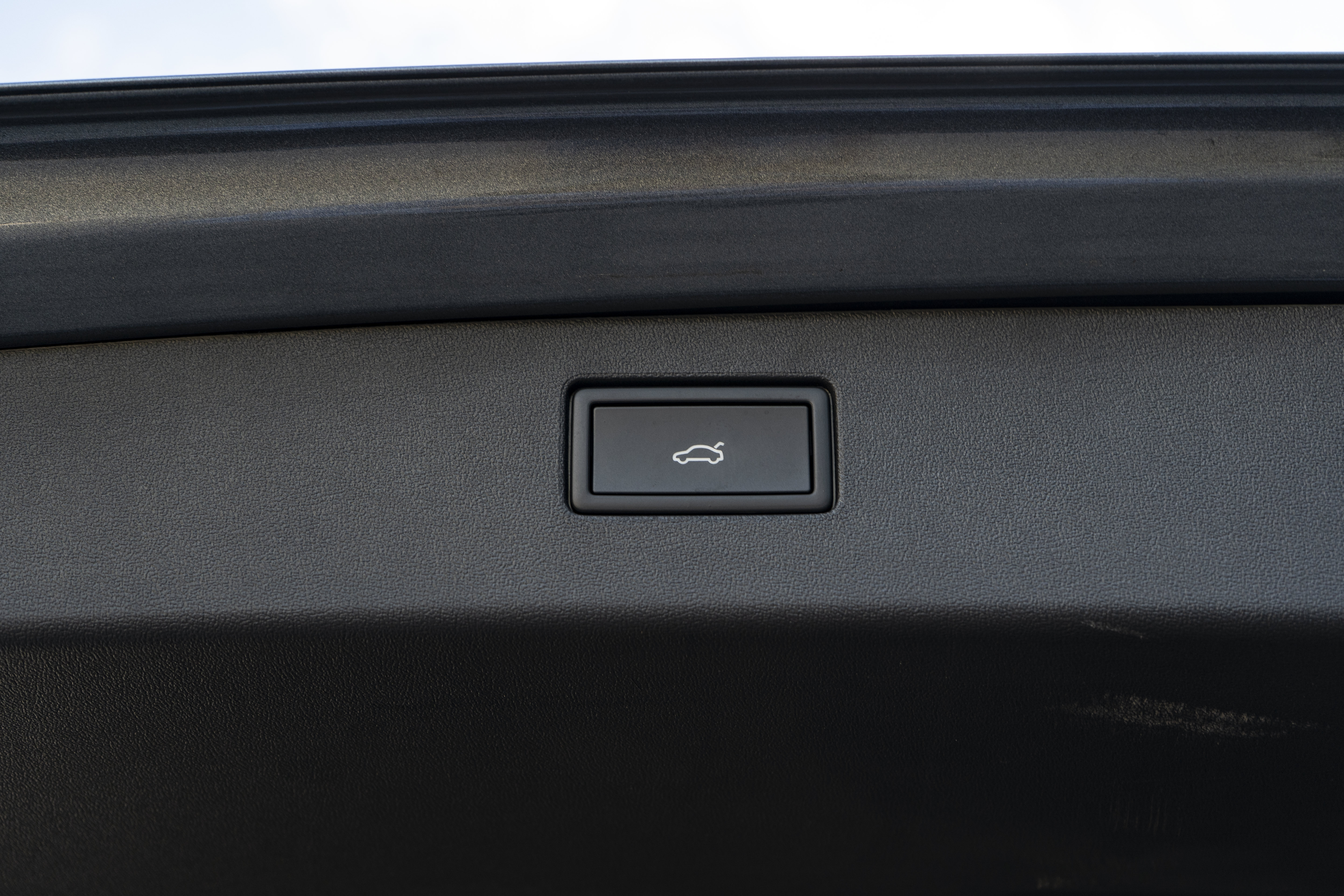 Certified 2026 Volkswagen Tiguan SE R-Line FWD image 38