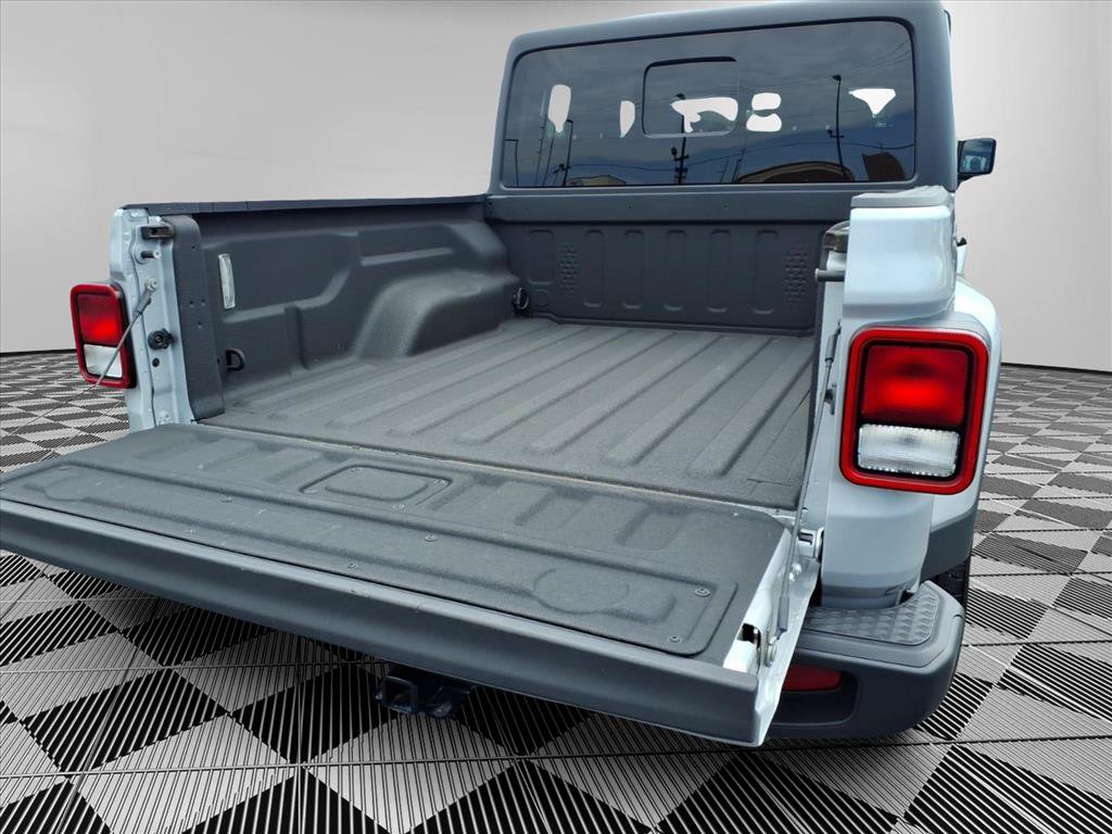 Certified 2023 Jeep Gladiator Sport AWD/4WD image 28