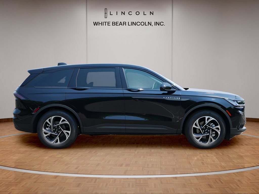 Used 2026 Lincoln Nautilus Premier w/ Equipment Group 102A AWD/4WD image 4