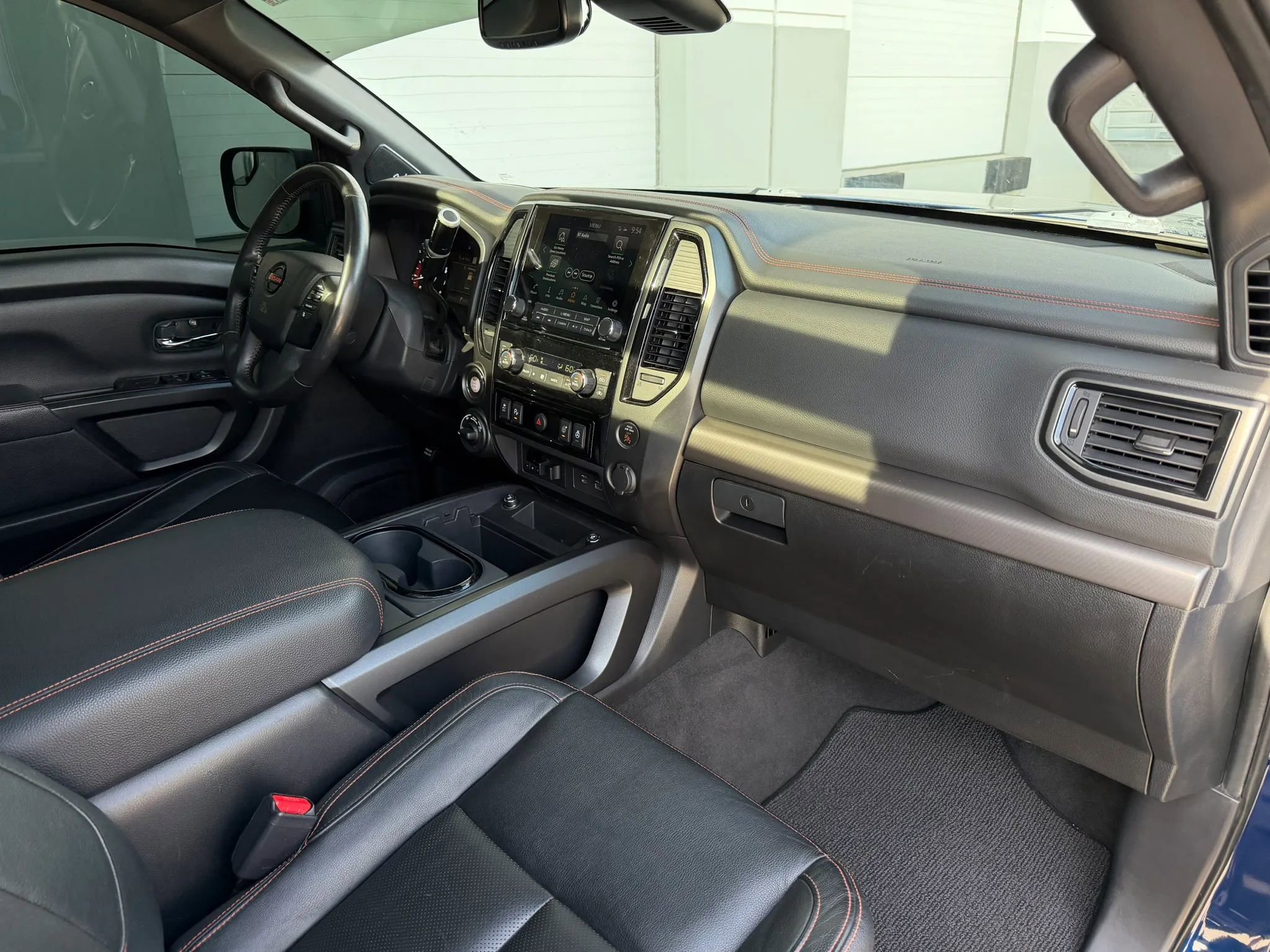 Used 2021 Nissan Titan PRO-4X w/ Pro-4x Convenience Package image 14