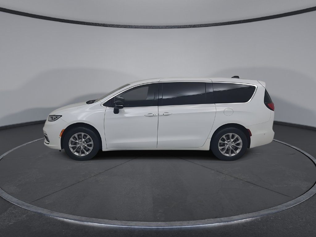 Certified 2025 Chrysler Pacifica Select AWD/4WD image 11