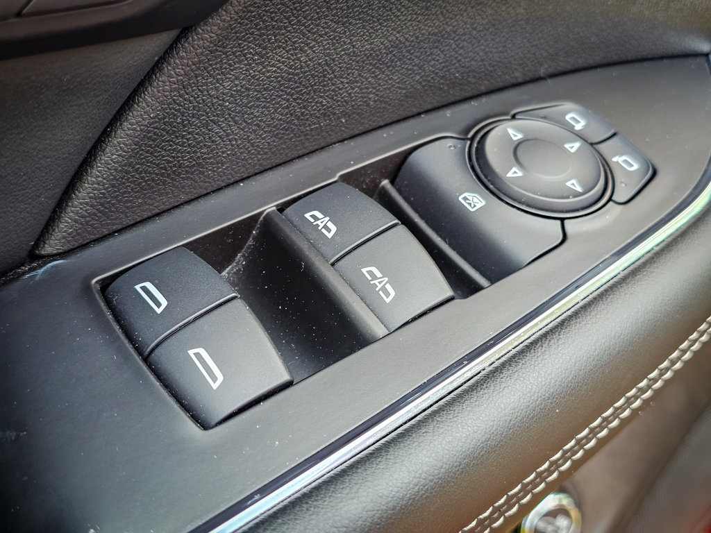 Used 2023 Buick Envision Essence AWD/4WD image 12