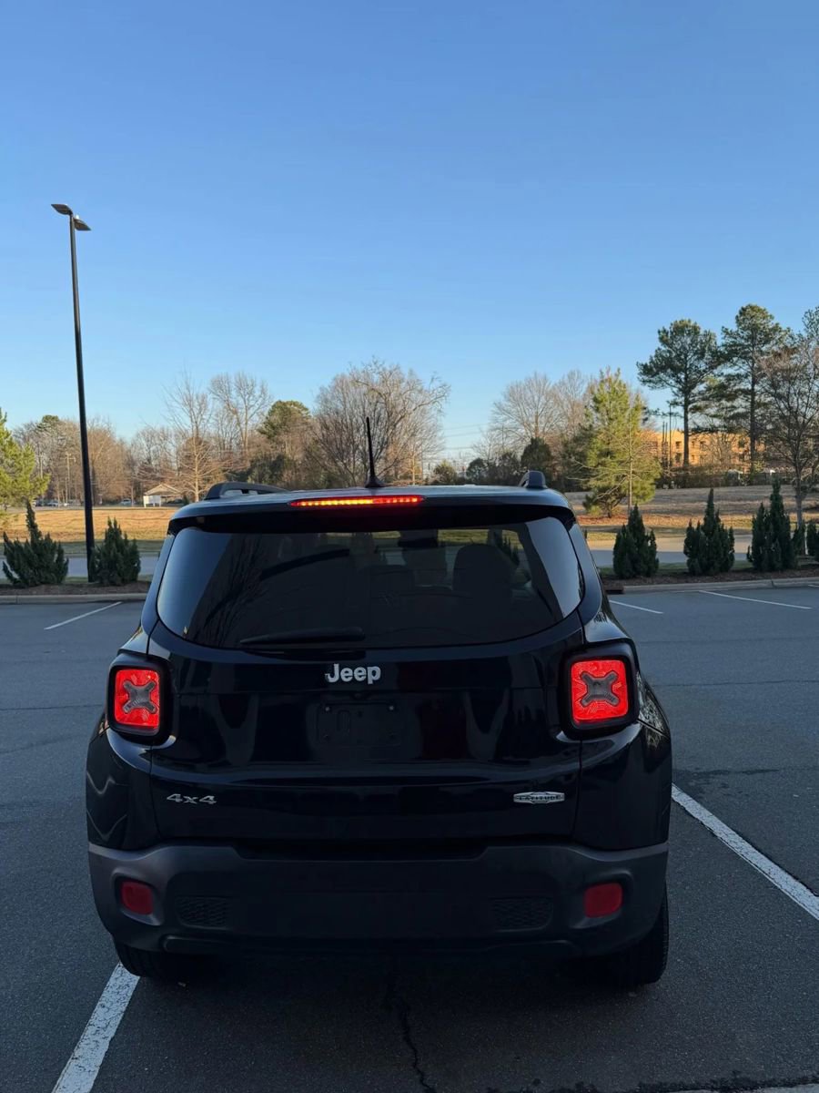 Used 2017 Jeep Renegade Latitude image 17