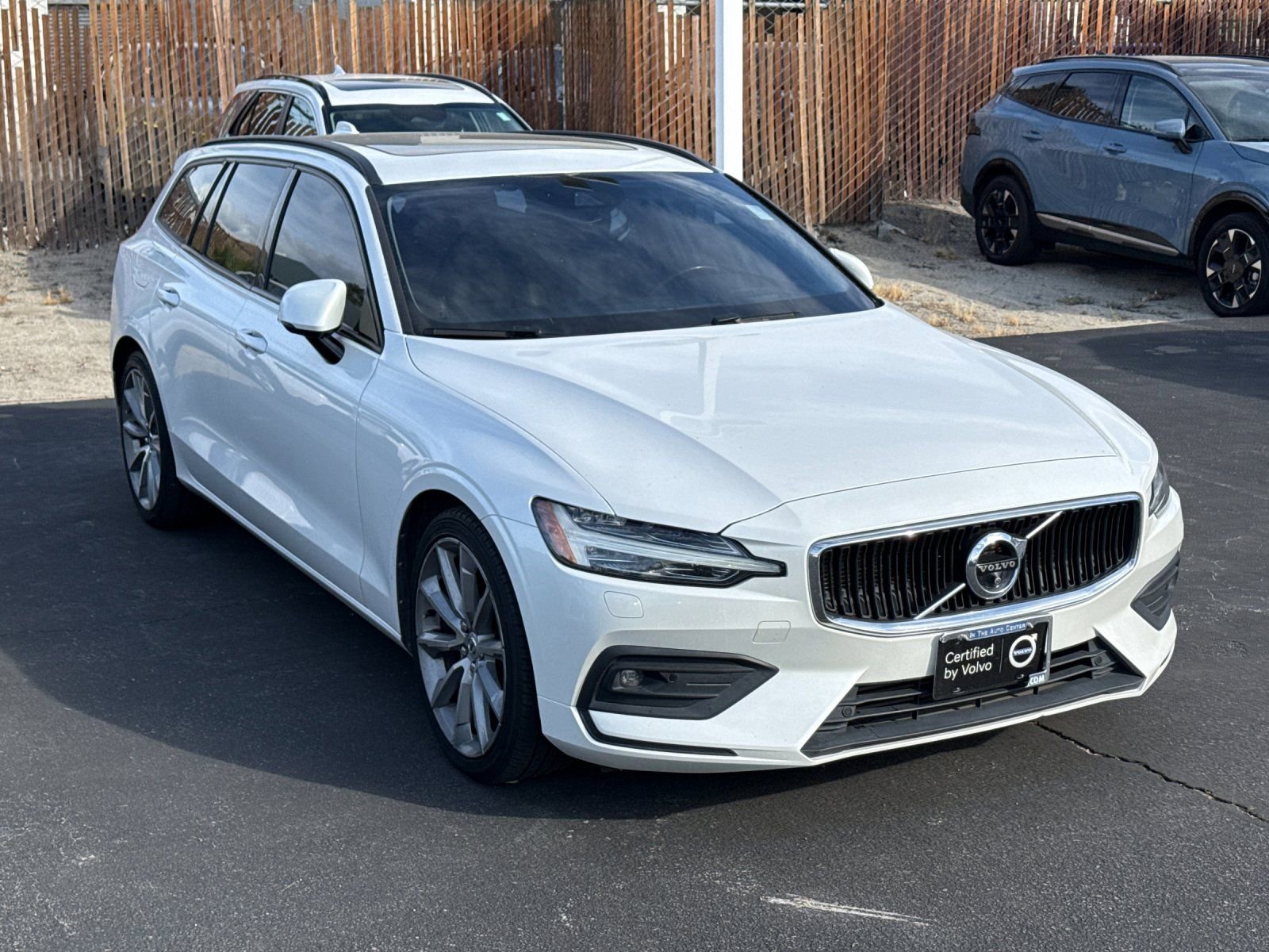 Used 2020 Volvo V60 T5 Momentum FWD image 2
