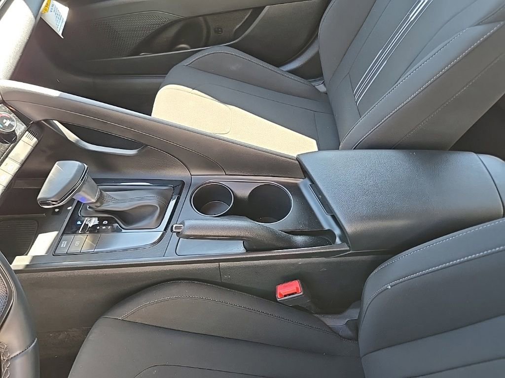 Used 2025 Hyundai Elantra Sport FWD image 29