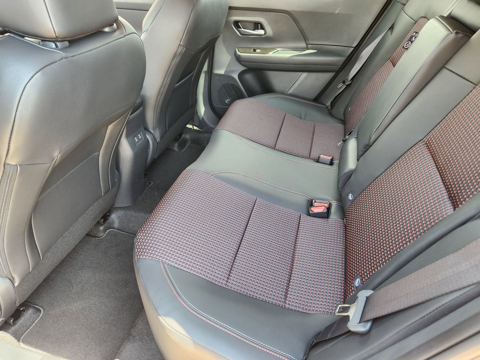 New 2026 Nissan Kicks SR image 25