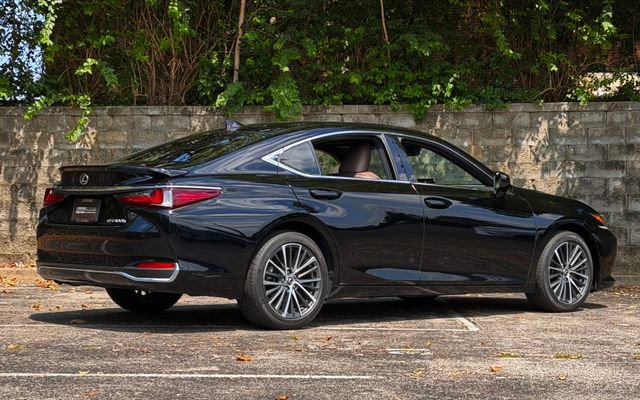 Certified 2025 Lexus ES 300h w/ Premium Package FWD image 4